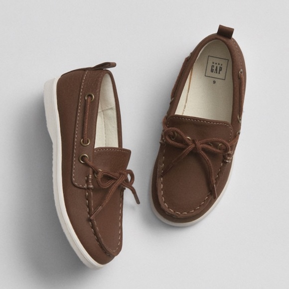 gap boat shoes